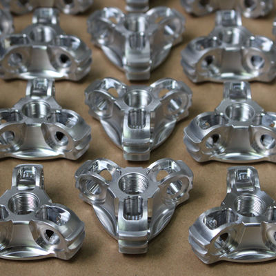 el CNC de aluminio ISO9001 que trabajaba a máquina de torneado de las piezas del CNC de la tolerancia de 0.01m m certificó