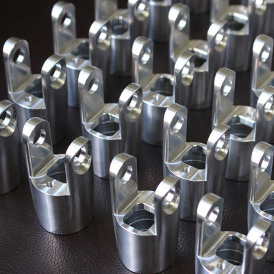 Piezas de metal rápidas de la precisión del CNC que pulen con chorro de arena opciones superficiales amplias de anodización del final
