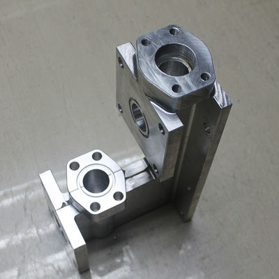 Piezas de aluminio modificadas para requisitos particulares de la creación de un prototipo del CNC con final superficial que enarena que quita las rebabas