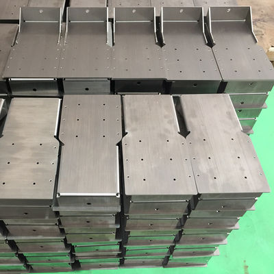 El laser de encargo de la precisión cortó piezas de chapa con golpear ligeramente de soldadura de doblez