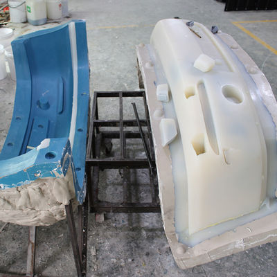 Piezas automotrices modificadas para requisitos particulares del moldeo por inyección de reacción, OEM de parachoques del moldeo por inyección del coche