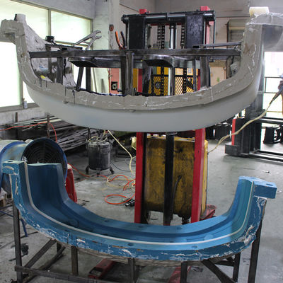 Piezas automotrices plásticas grandes RIM Deburring Painting Surface Finish del moldeo a presión