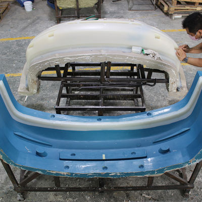 Final superficial plástico de RIM Automotive Parts Deburring Painting del moldeo a presión de la reacción
