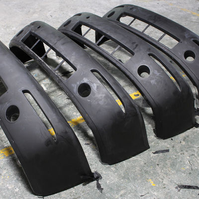 Final superficial plástico de RIM Automotive Parts Deburring Painting del moldeo a presión de la reacción