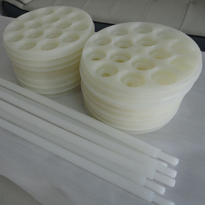 Piezas plásticas del CNC del CNC que trabajan a máquina que muelen que enarenan puliendo con chorro de arena el final superficial